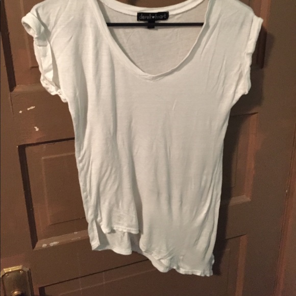 White tshirt - Picture 2 of 4